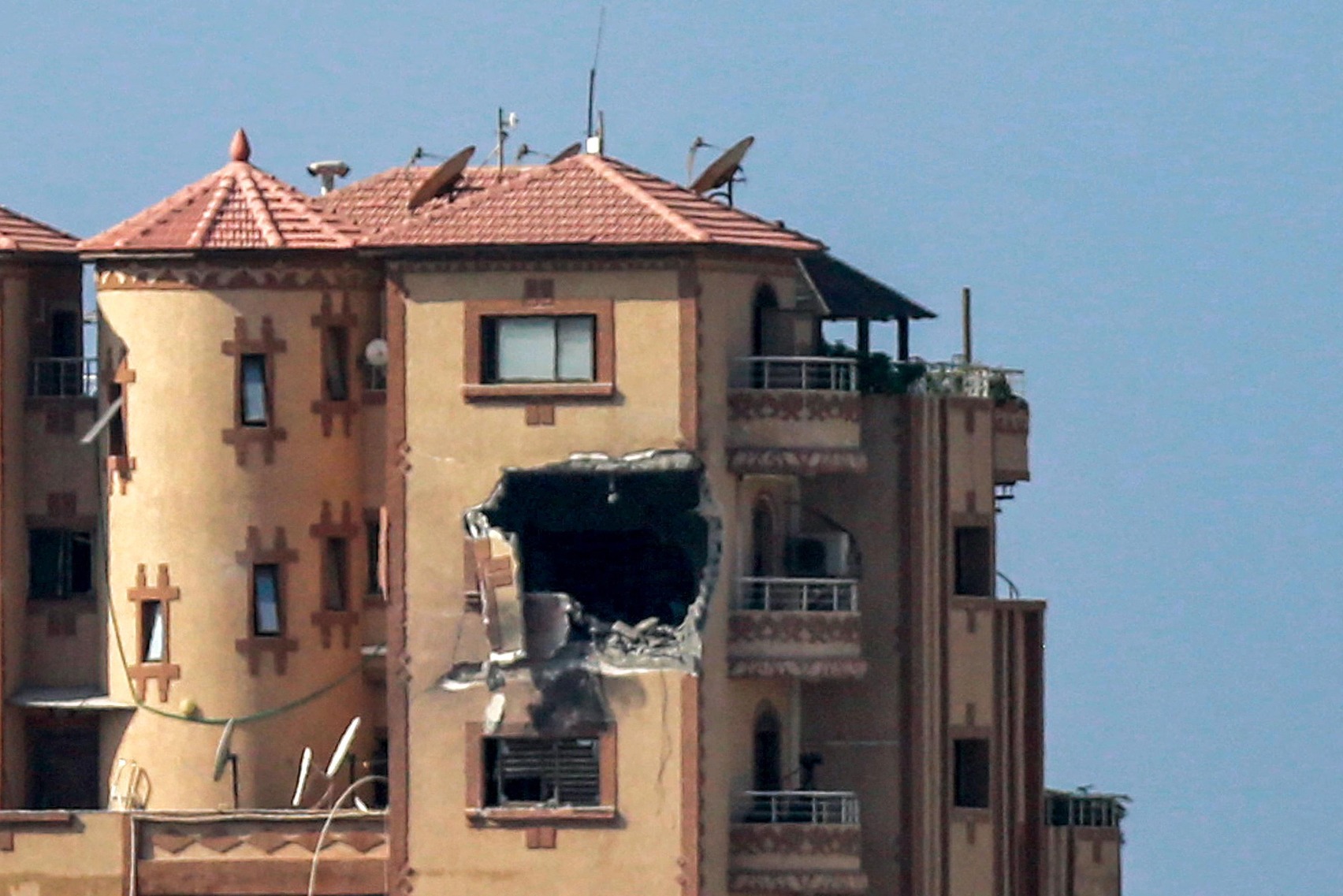  The Hajji Tower the day after the strike, showing (1) a gaping hole on the 11th floor and (2) the camera facing north, on the 10th floor, positioned underneath the hole (right hand side)