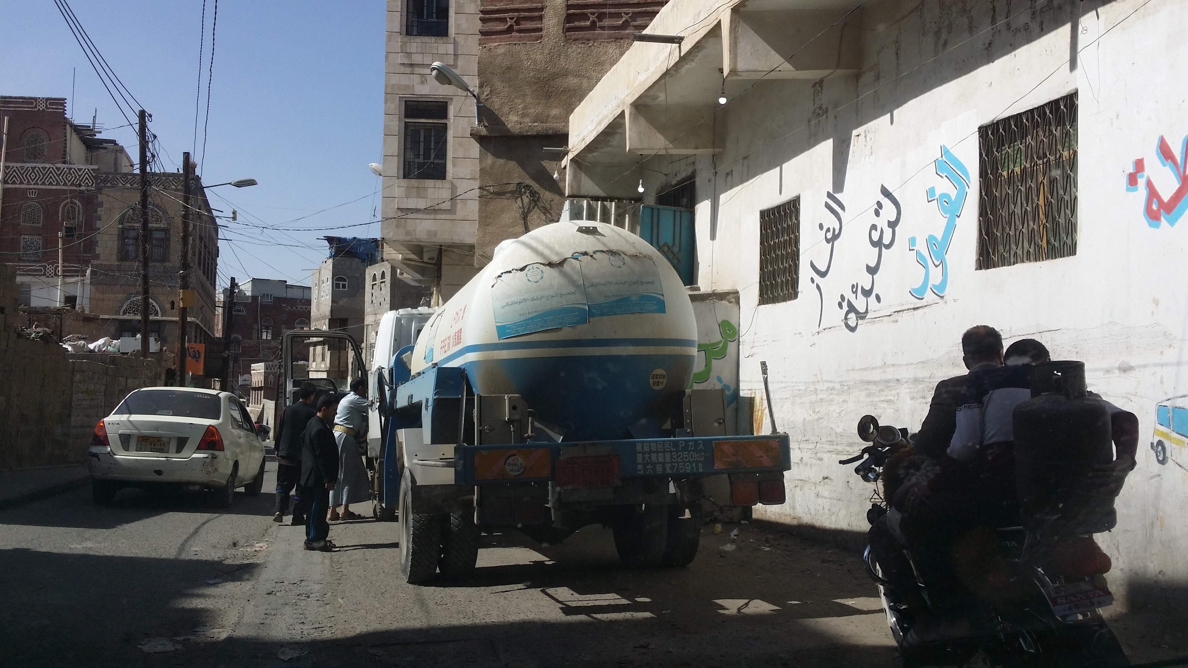 حرائق متجددة.. محطات عشوائية لتعبئة الغاز تحصد أرواح اليمنيين