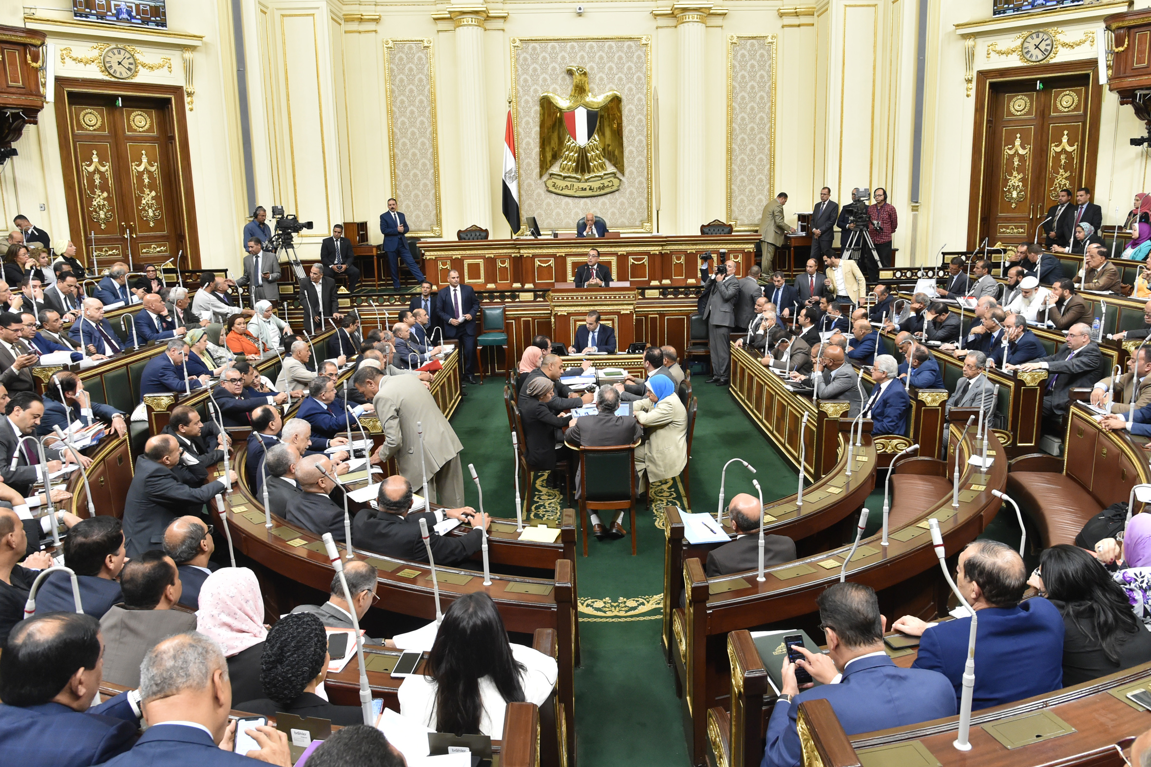 في 6 دقائق: وجبات تشريعية سريعة في البرلمان المصري